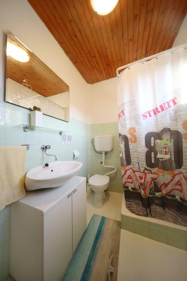 Leona Apartment Sukosan Exterior photo